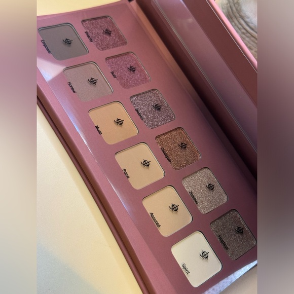 Nib! Illamasqua unveiled artistry palette eyeshadow - Picture 3 of 12